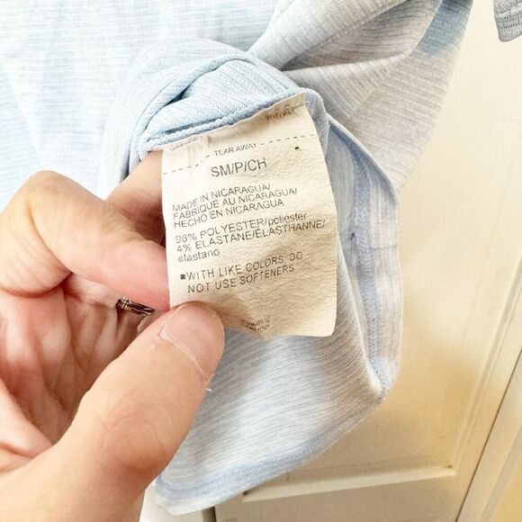 Under Armour Women's Open Back Sport Top, Light Blue, Short Sleeve Size Small SM - Picture 7 of 8